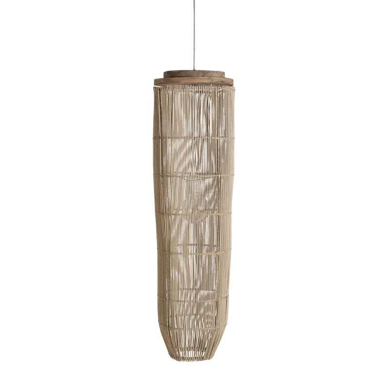 Lámpara KUSSE de fibras naturales, diseño artesanal que aporta calidez y un toque decorativo a cualquier espacio.